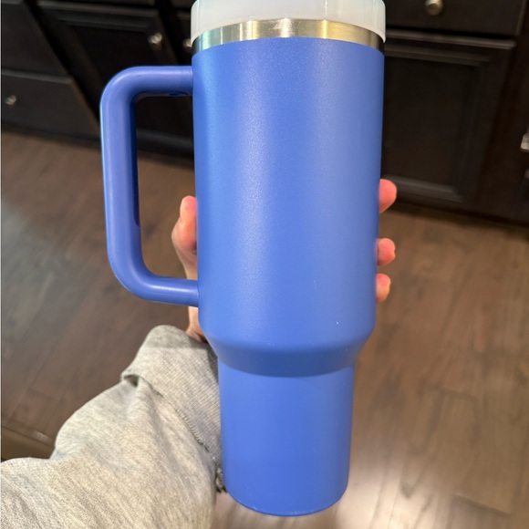 Stanley Classic Blue cup - Picture 3 of 3